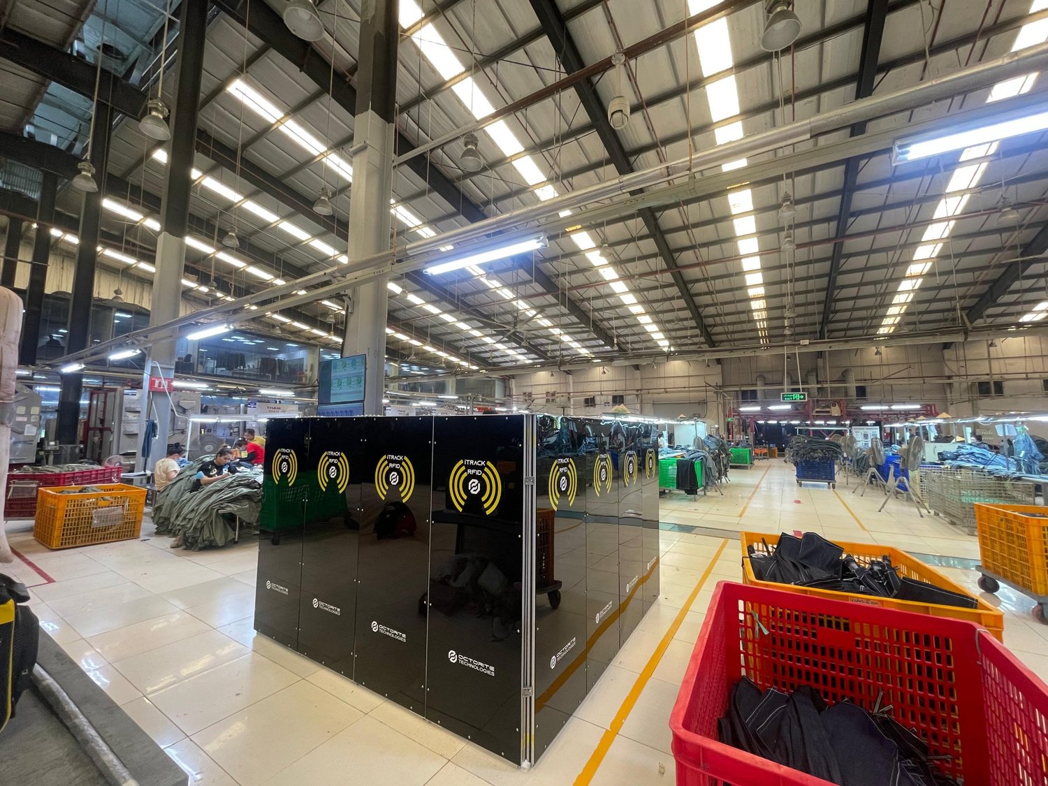 An iTRACK RFID Octoscan cell standing on the Saitex production floor in Vietnam
